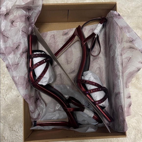 Jessica Simpson Metallic Burgundy Strappy Heels - Picture 6 of 6